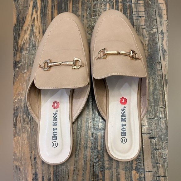 Hot Kiss Women’s Horsebit. Mules Size 11. - Picture 9 of 11